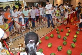 吃瓜群众看看热闹图片