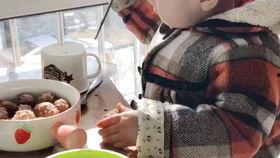 吃瓜群众戴口罩调皮,调皮演绎防疫新风尚